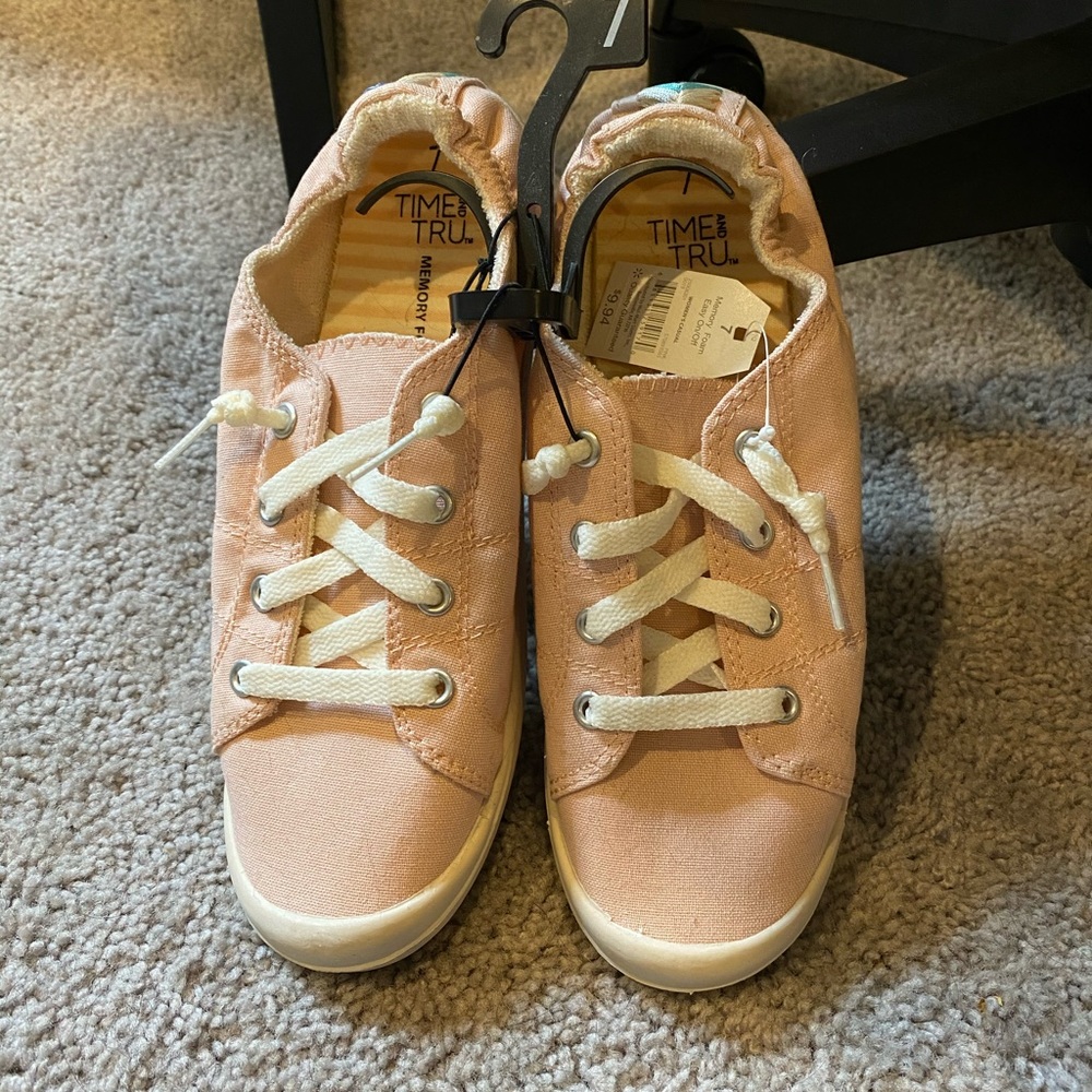 💛SALE💛 NWT Pink Memory Foam Slip-On Sneakers